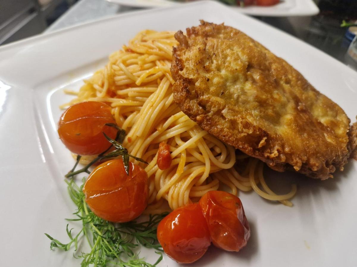 Landgasthaus "Zum Engel" Neuleiningen Exteriör bild